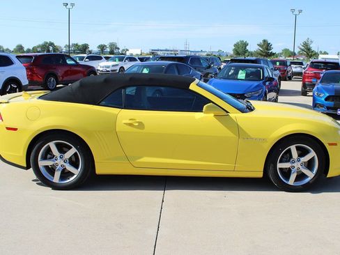 Used 2015 Chevrolet Camaro LT RWD image 4