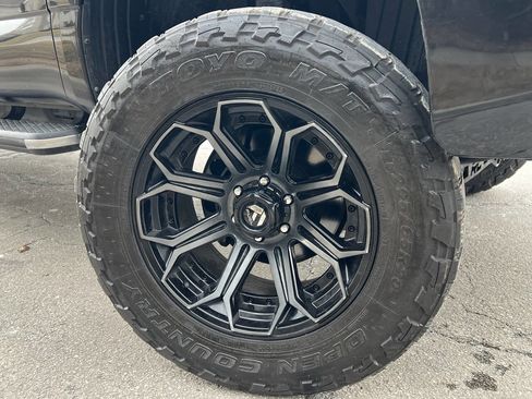 Used 2020 Nissan Titan SV w/ SV Convenience Package AWD/4WD image 7