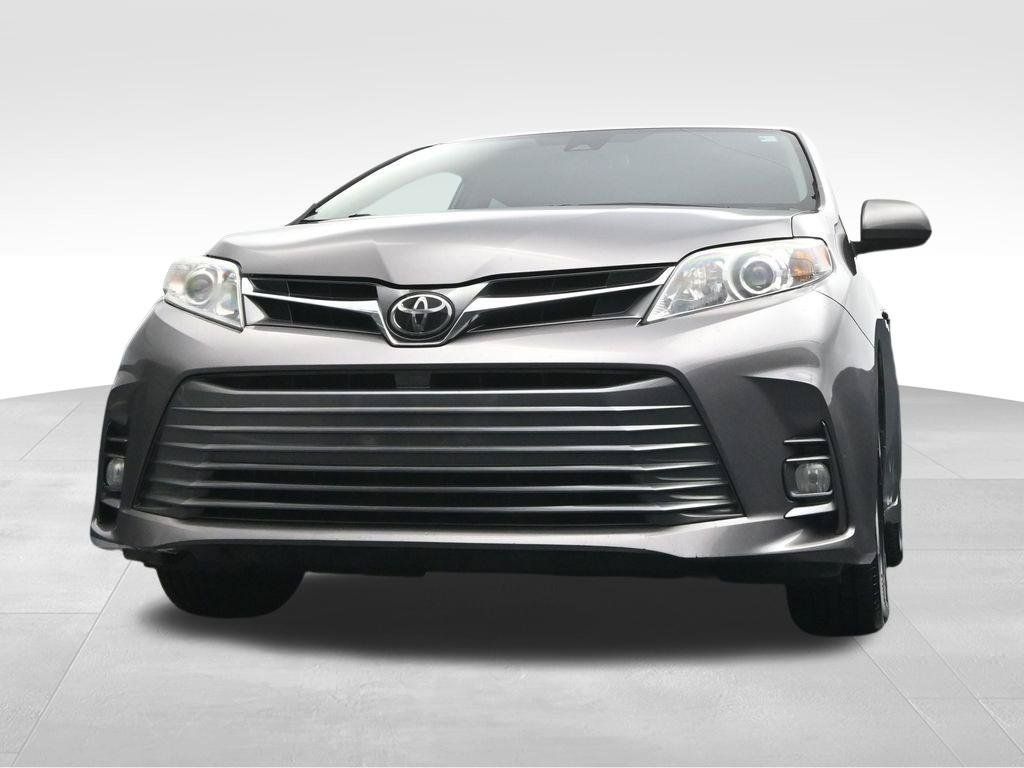 Used 2018 Toyota Sienna XLE w/ XLE Navigation Package FWD image 42