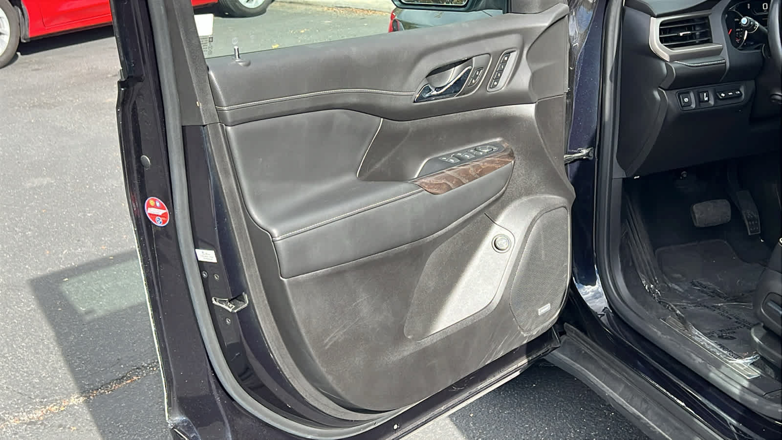 Used 2022 GMC Acadia Denali w/ Denali Ultimate Package AWD/4WD image 23