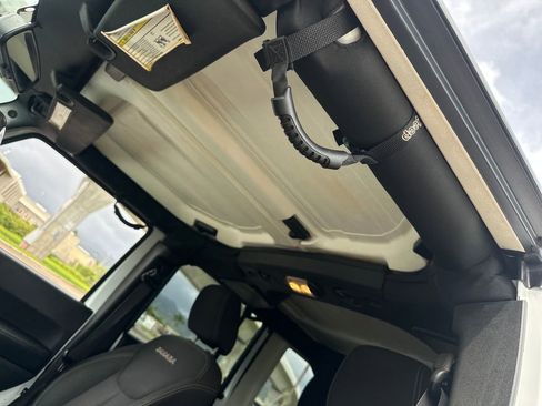 Used 2017 Jeep Wrangler Unlimited Sahara w/ Connectivity Group image 19