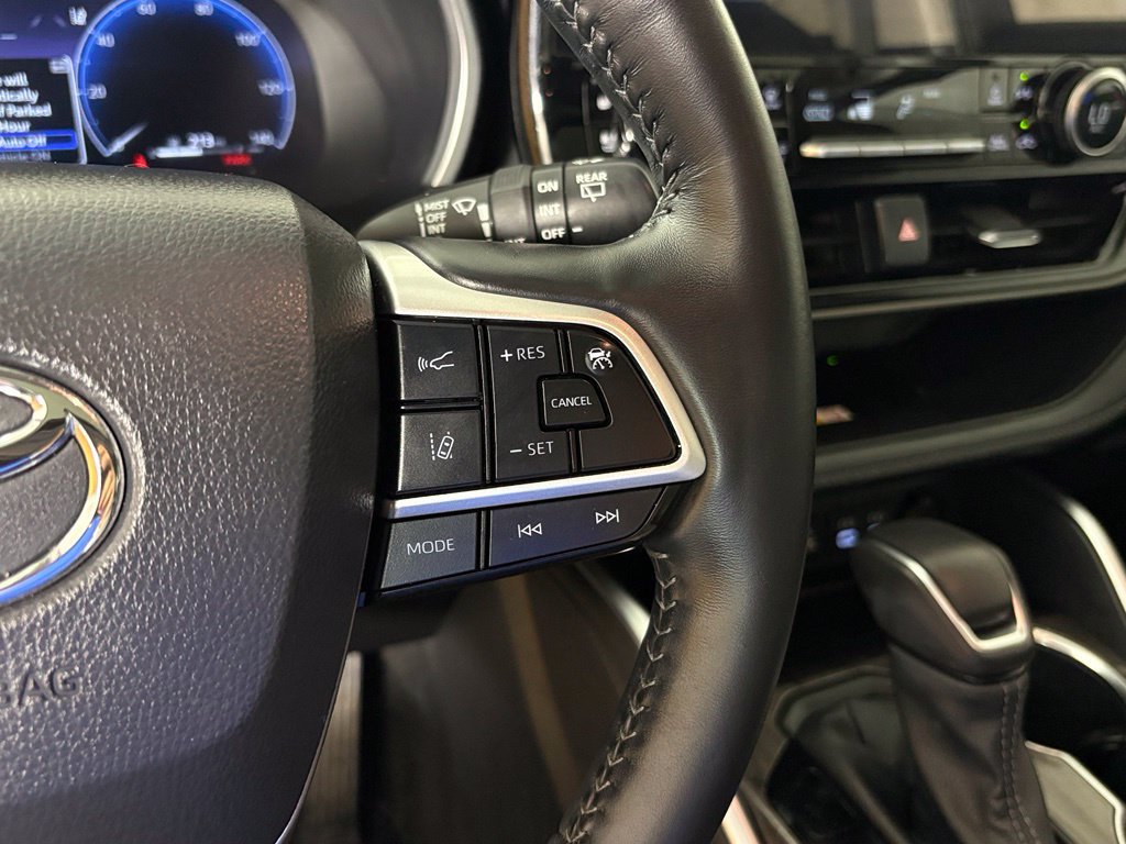 Used 2024 Toyota Highlander Limited AWD/4WD image 21