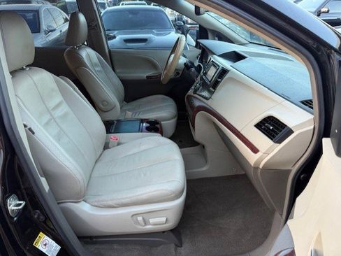 Used 2013 Toyota Sienna Limited image 12