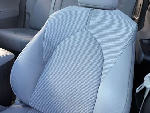 Used 2024 Toyota Highlander LE image 8