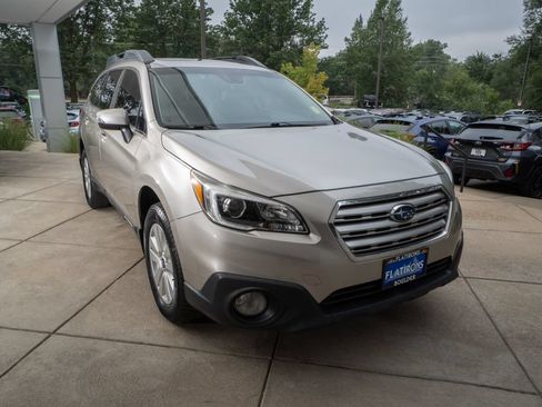 Used 2017 Subaru Outback 2.5i Premium AWD/4WD image 2