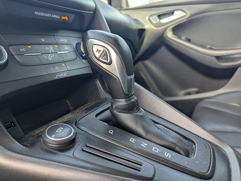 Used 2015 Ford Focus SE w/ Equipment Group 201A FWD image 14