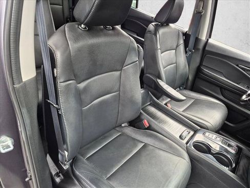 Used 2022 Honda Pilot Touring image 18
