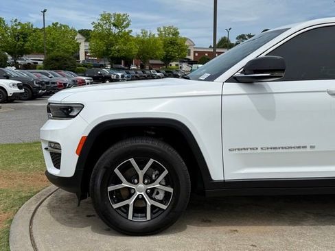 Used 2024 Jeep Grand Cherokee Limited RWD image 10