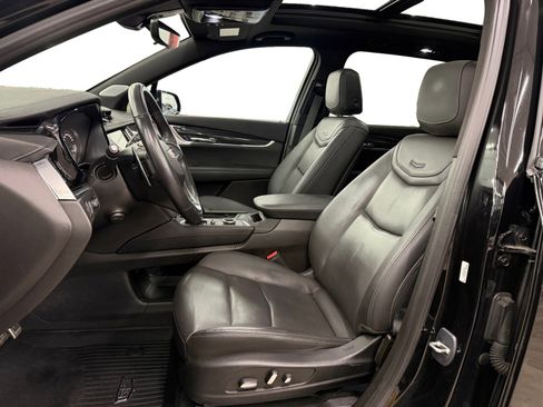 Used 2024 Cadillac XT6 Sport w/ Technology Package image 9