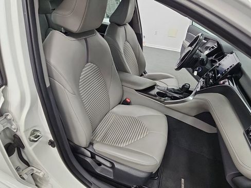 Used 2023 Toyota Camry SE FWD image 32