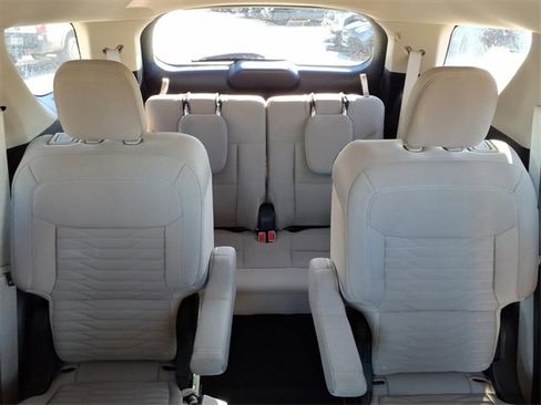 Used 2020 Ford Explorer XLT image 18