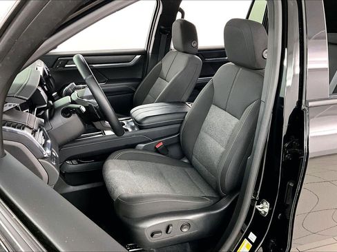 Used 2025 GMC Acadia Elevation image 21