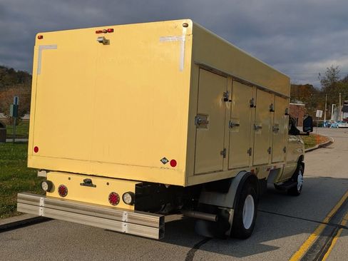 Used 2019 Ford E-450 and Econoline 450 Super Duty w/ Power Windows & Locks Group image 6