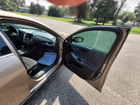 Used 2018 Chevrolet Malibu LT w/ Driver Confidence Package image 12