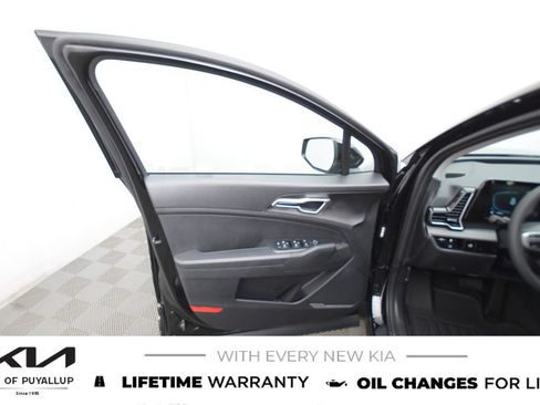 New 2025 Kia Sportage LX image 9