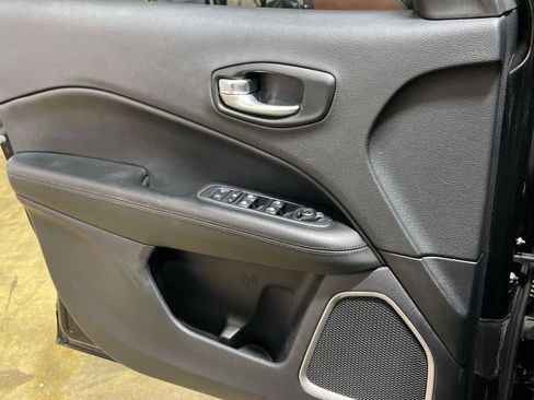 Used 2021 Jeep Compass Latitude FWD image 12