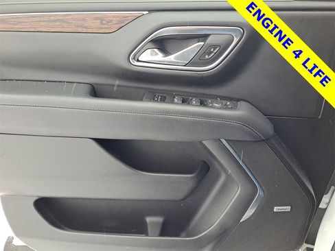 Used 2024 Chevrolet Suburban Premier image 18
