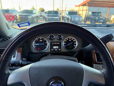 Used 2013 Cadillac Escalade Platinum image 15