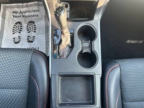Used 2015 Toyota Camry SE FWD image 18