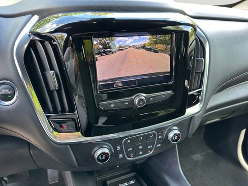 Used 2022 Chevrolet Traverse LT image 24