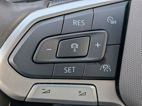 Used 2025 Volkswagen Atlas Cross Sport SE FWD image 25