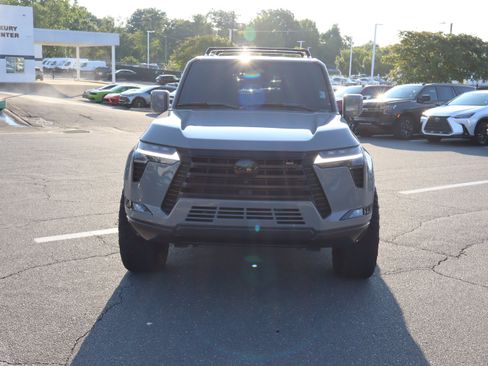 Used 2025 Lexus GX 550 w/ Accessory Package (2T) AWD/4WD image 3