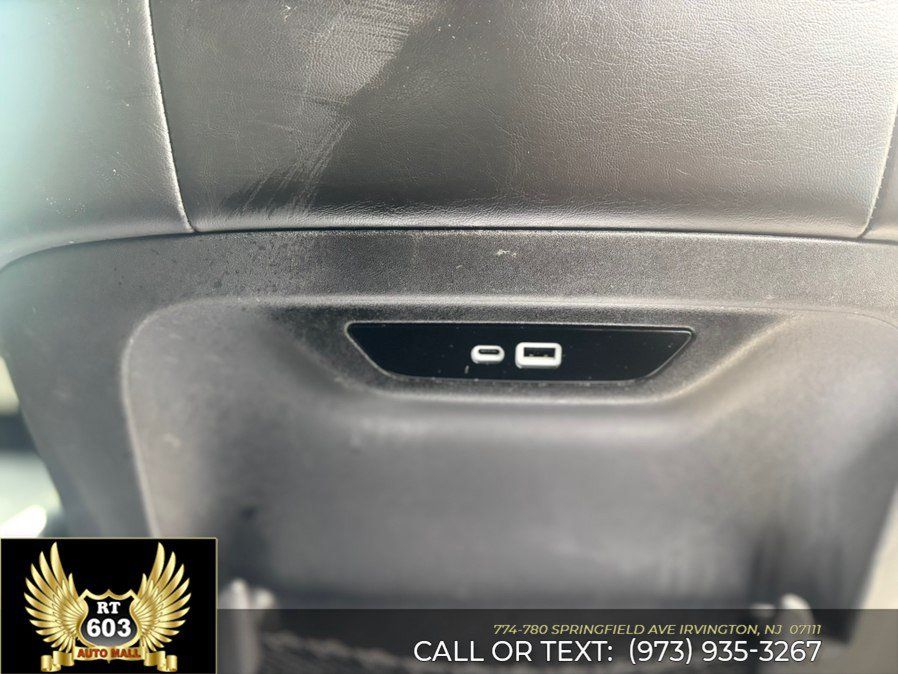 Used 2024 Chrysler Pacifica Touring-L FWD image 17