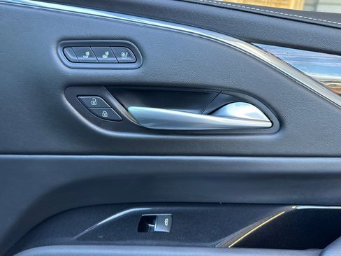 Used 2023 Cadillac Escalade Premium Luxury image 19