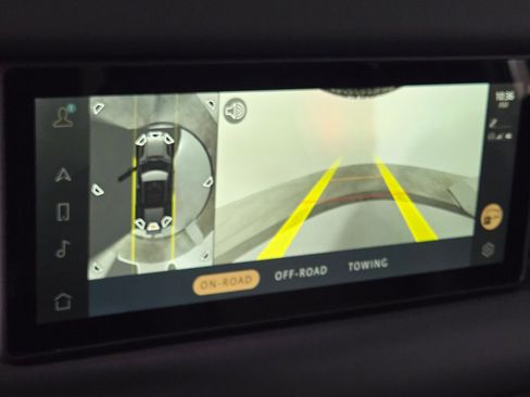 Used 2024 Land Rover Defender 110 X-Dynamic SE AWD/4WD image 29