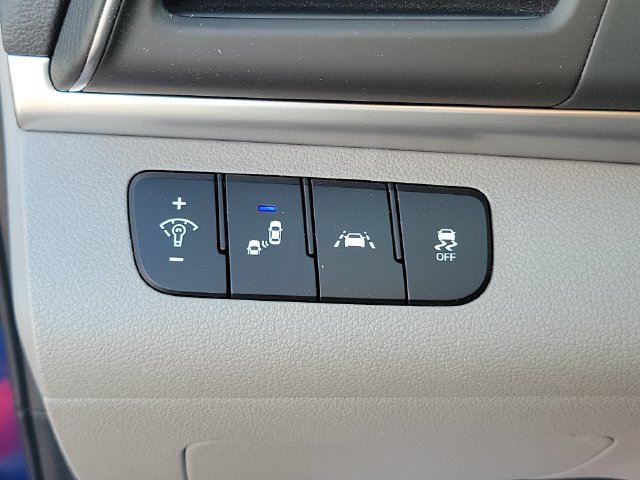 Used 2019 Hyundai Elantra Limited w/ Winter Weather Package FWD image 11