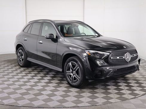 Certified 2025 Mercedes-Benz GLC 300 image 3