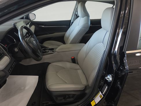 Used 2023 Toyota Camry SE w/ Cold Weather Package FWD image 10