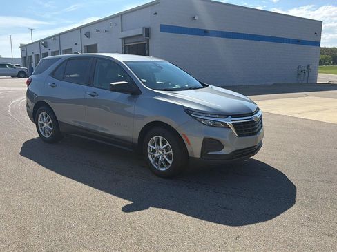 Used 2023 Chevrolet Equinox LS FWD image 7
