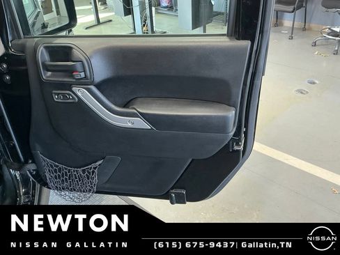 Used 2018 Jeep Wrangler Unlimited Sahara AWD/4WD image 43