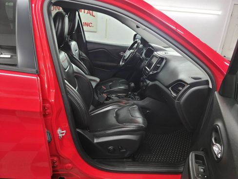 Used 2019 Jeep Cherokee Trailhawk AWD/4WD image 15