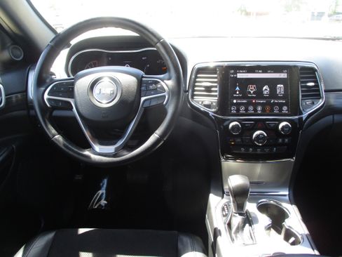 Used 2022 Jeep Grand Cherokee Laredo X image 15