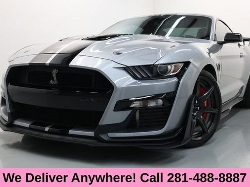 Used 2022 Ford Mustang Shelby GT500 w/ Carbon Fiber Track Pack RWD image 2