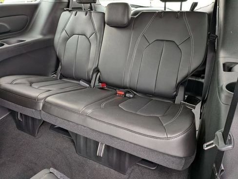 New 2027 Chrysler Pacifica Select FWD image 27