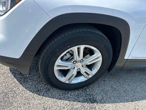 Used 2024 GMC Terrain SLE FWD image 10