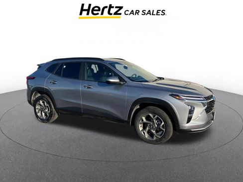 Used 2025 Chevrolet Trax LT image 1