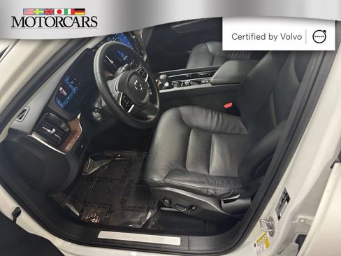 Certified 2023 Volvo XC60 B5 Plus w/ Protection Package Premier AWD/4WD image 10