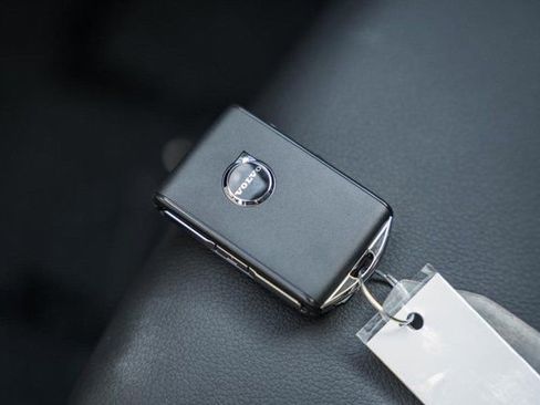 Used 2026 Volvo XC40 B5 Plus w/ Protection Package Premier image 37