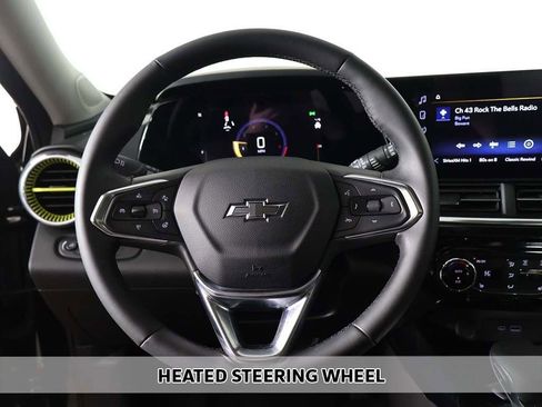 Used 2025 Chevrolet Trax ACTIV w/ Sunroof Package image 8