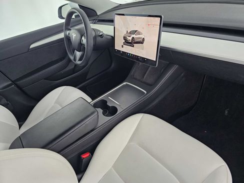 Used 2022 Tesla Model 3 Standard Range image 11