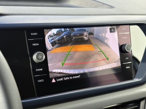 Used 2022 Volkswagen Taos SE image 20