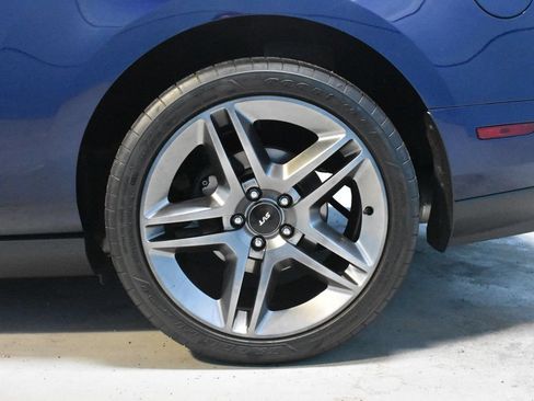 Used 2011 Ford Mustang Shelby GT500 w/ Electronics Pkg RWD image 32