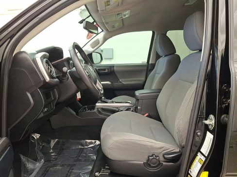 Used 2016 Toyota Tacoma SR5 image 11