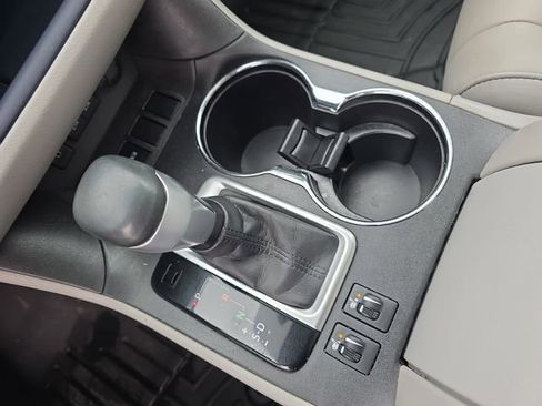 Used 2017 Toyota Highlander XLE image 26