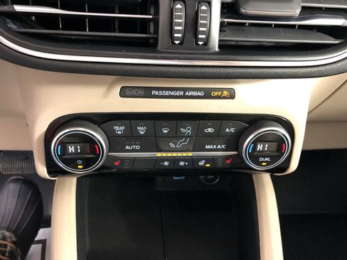 Used 2021 Ford Escape Titanium image 20