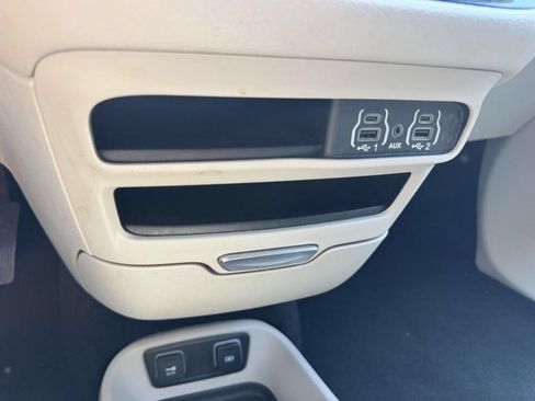 Used 2021 Chrysler Pacifica Touring-L FWD image 30